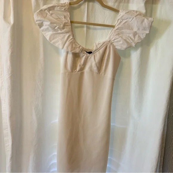 Elegant White Ruffle Dress - Picture 5 of 7